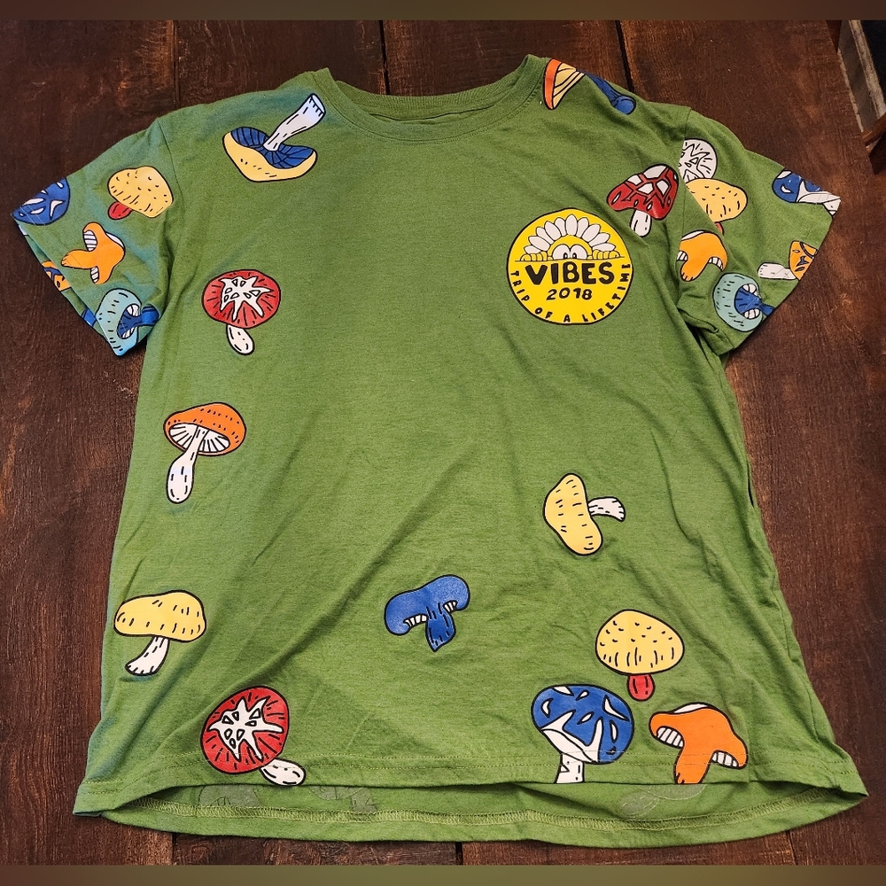 Men's Fresh Laundry T-shirt. 2018 Vibes. Mushroom Print. Size XL